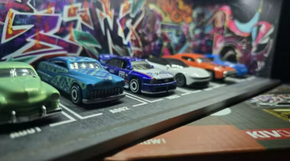 1:64 Scale Lighted Garage Diorama Display